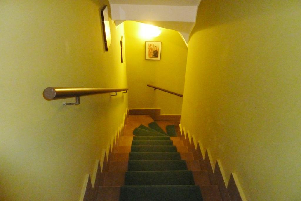 Hotel Sutrium Екстериор снимка