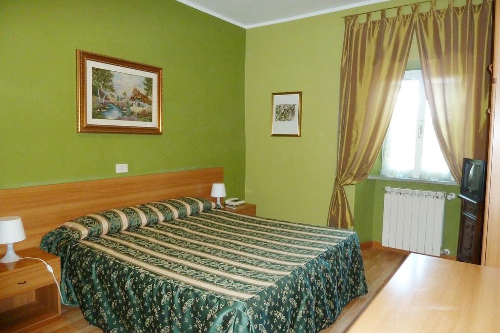 Hotel Sutrium Стая снимка