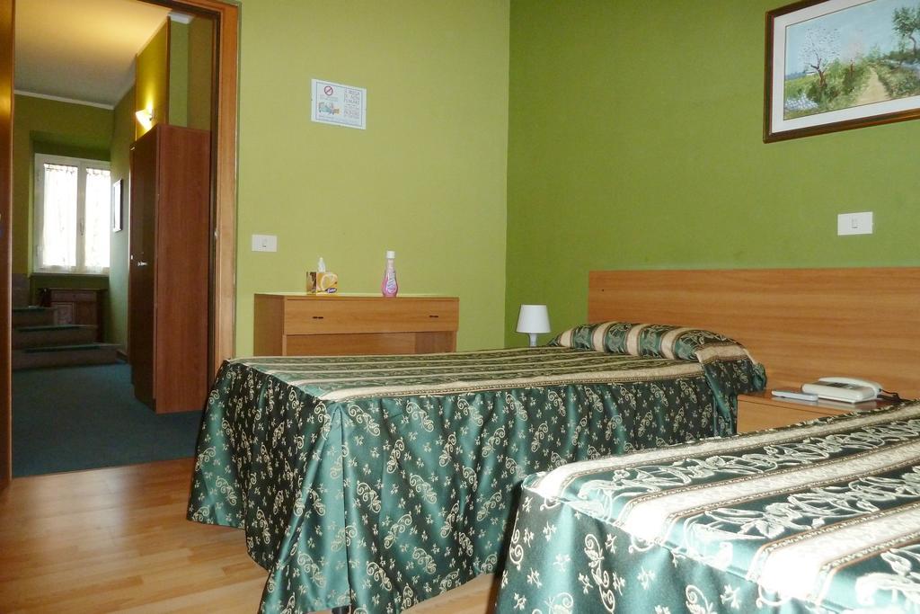 Hotel Sutrium Стая снимка