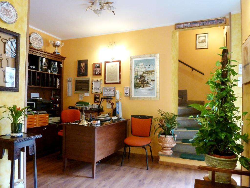 Hotel Sutrium Екстериор снимка
