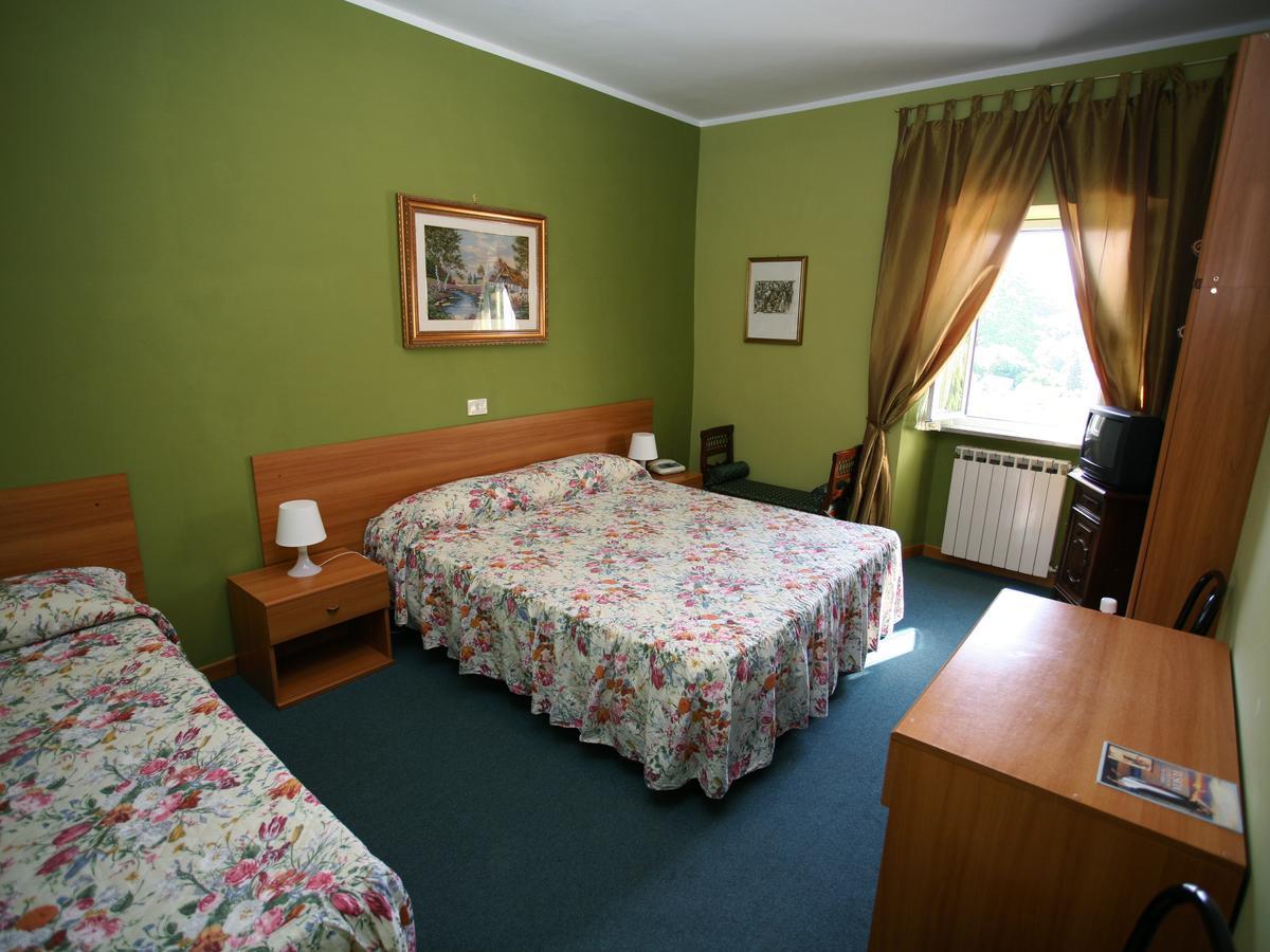 Hotel Sutrium Екстериор снимка